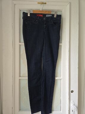 Guess Dark Wash Skinny Jeans Size 28